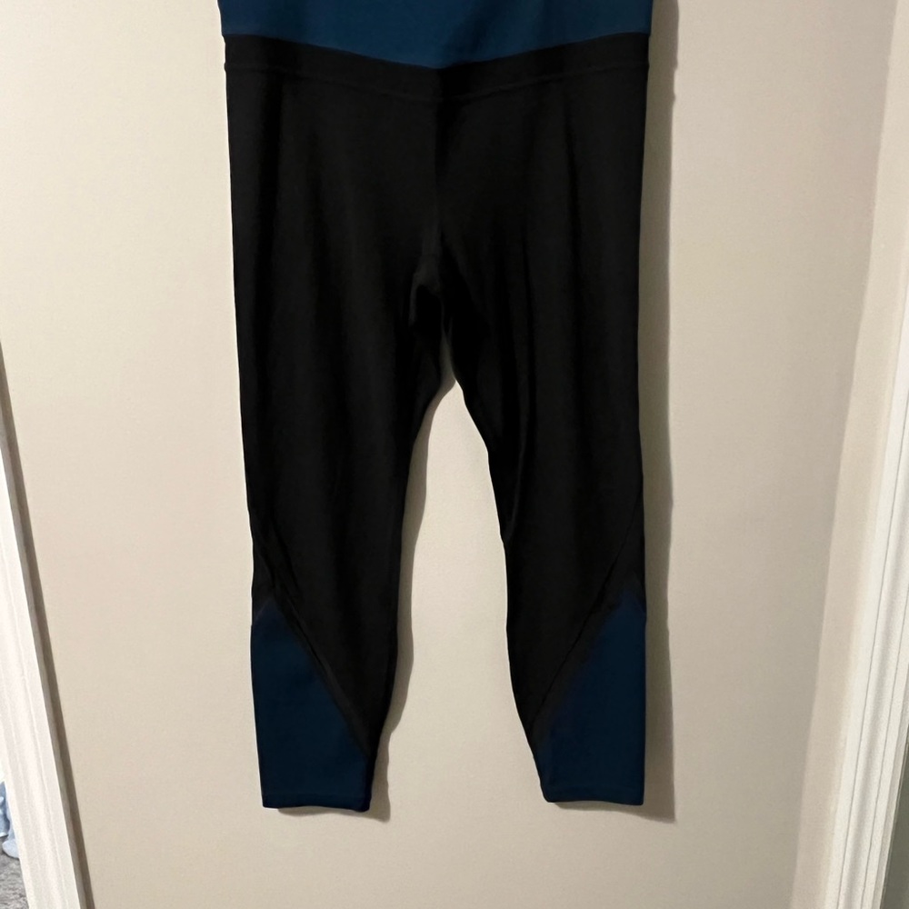 Athelta Womens Black and Blue Leggings 7/8 Length